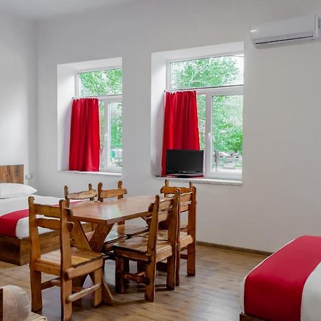 Family Appartments On Buzand Street Yerevan Exterior photo