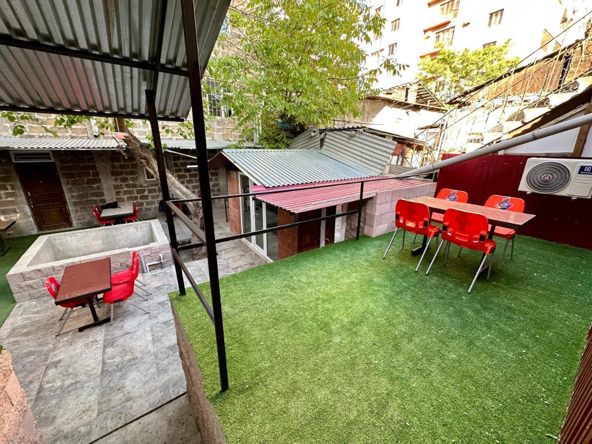 Family Appartments On Buzand Street Yerevan Exterior photo